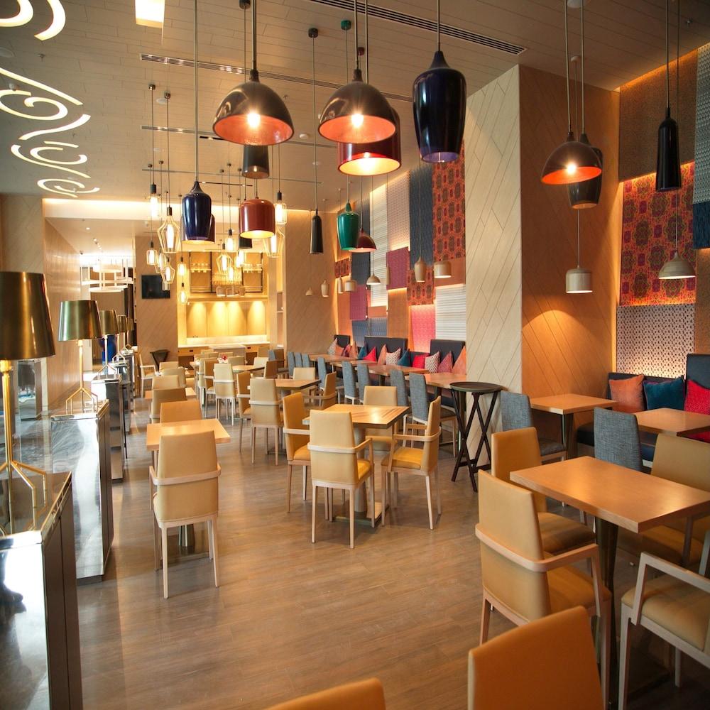Welcomhotel By Itc Hotels, Racecourse, Coimbatore Exterior foto The interior of a typical Starbucks
