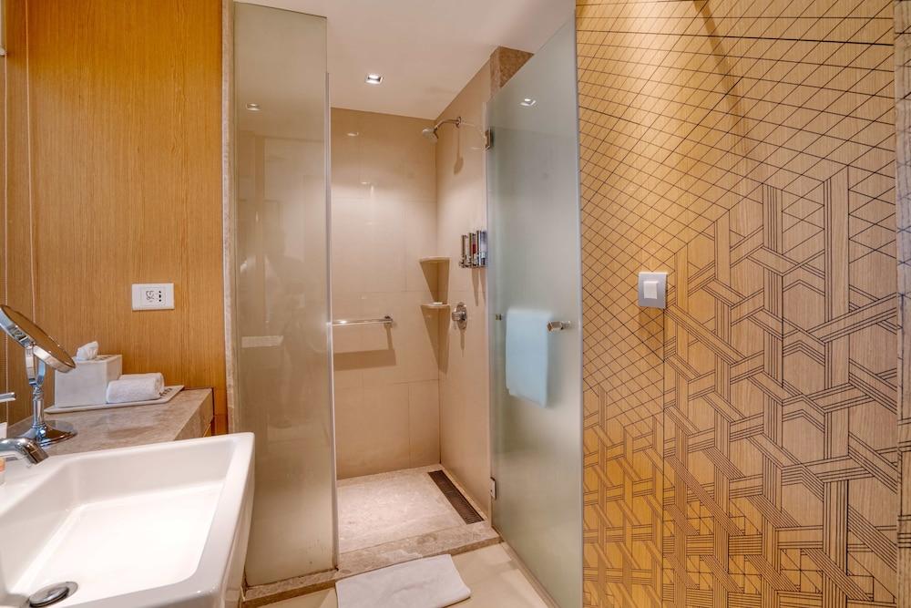 Welcomhotel By Itc Hotels, Racecourse, Coimbatore Exterior foto A shower cubicle