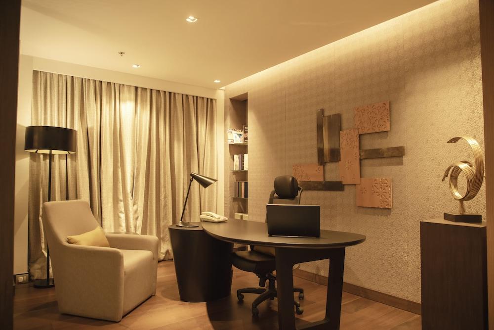 Welcomhotel By Itc Hotels, Racecourse, Coimbatore Exterior foto A private office