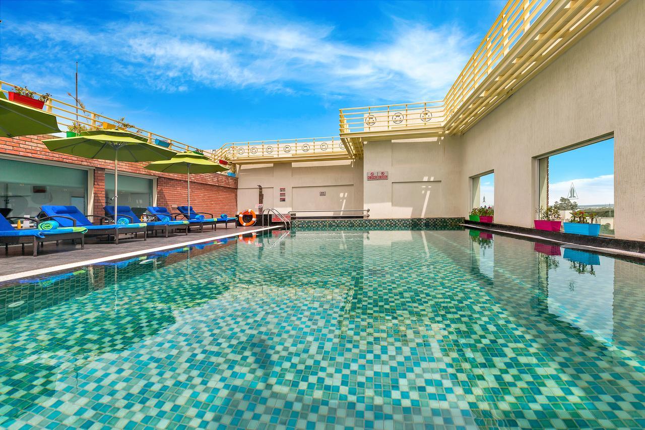 Welcomhotel By Itc Hotels, Racecourse, Coimbatore Exterior foto Rooftop pool at the hotel